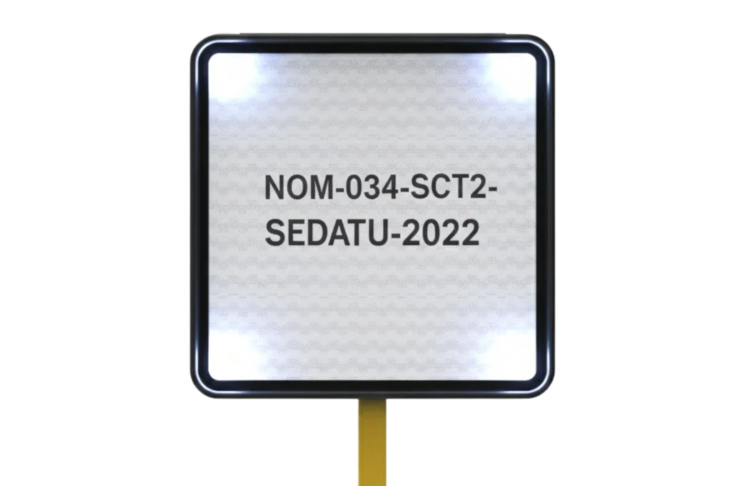 Señal vial fabricada con material para señales conforme a la NOM-034-SCT2-SEDATU-2022, diseñada para ofrecer alta visibilidad y durabilidad en señalización vial.