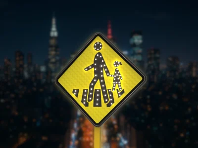 Señal de paso peatonal luminosa con luces LED que advierte a conductores y protege a peatones en cruces urbanos nocturnos